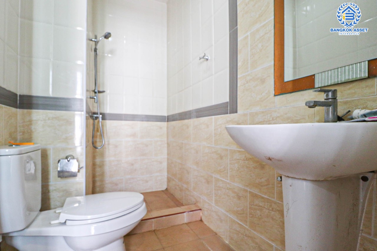 *****ทาวน์เฮ้าส์มือสองย่านนนทบุรี ม.โกลเด้นซิตี้ ปิ่นเกล้า-จรัญสนิทวงศ์ บนเนื้อที่ 21.2 ตร.ว. ฟังก์ชัน 4 ห้องนอน 3 ห้องน้ำ 2 ที่จอดรถ ทำเลดีเชื่อมต่อถนน บางกรวย-ไทรน้อย, ราชพฤกษ์, นครอินทร์ ราคาถูก สิ่งอำนวยความสะดวกครบ ใกล้รถไฟฟ้าสายสีแดงอ่อน "สถานีบางบำหรุ"